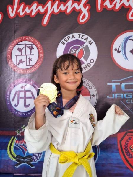 Nadhira Farah Achlan, Siswi SD Tugu Ibu Depok Sabet Medali Emas di Kejurcab Depok dan Juara 2 Kejuaraan Internasional PBTI Lampung 2026