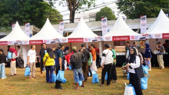 Sembako Gratis hingga Cek Kesehatan, Ini Keseruan "Jamuan Rakyat" Tiga Pilar Tanah Abang