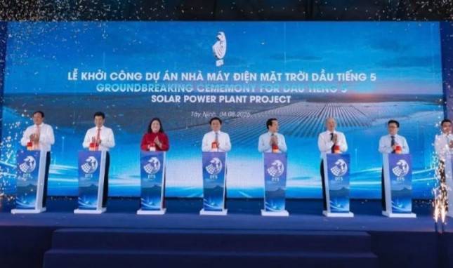 Trinasolar Pasok Modul Vertex N untuk PLTS Terapung 562 MWdc di Vietnam