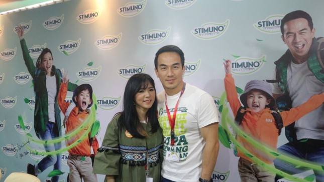 Joe Taslim Syuting Bareng Keluarga di Iklan Stimuno