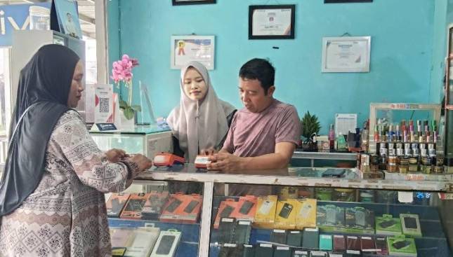 Kisah Ijay, Mitra BRILink BRI yang Berdayakan Warga dan Dekatkan Bantuan bagi 2.000 KPM