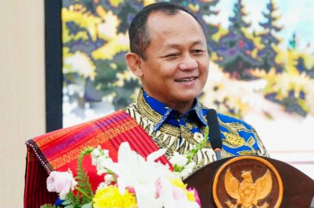 Menperin: Ulos Harus Hidup dan Menghidupi Perajin
