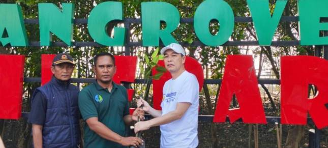 Unicharm Indonesia Tanam 1.000 Bibit Mangrove di Karawang, Bantu Atasi Abrasi Pantai