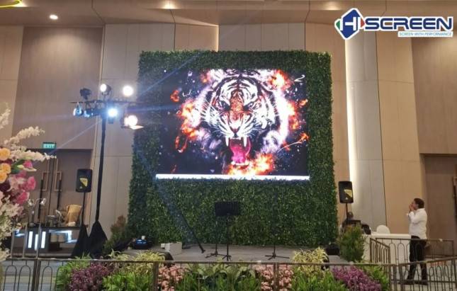 Videotron sebagai Investasi: Menghitung Nilai Layar LED bagi Perusahaan