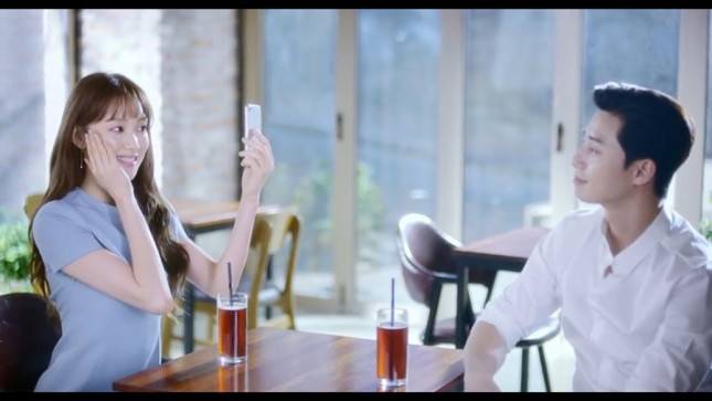 Park Seo Joon dan Lee Sung Kyung Ungkap Rahasia Kulit Sehat di Iklan LANEIGE