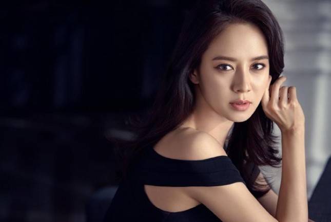 Song Ji Hyo Dikonfirmasi Jadi Host Program Kecantikan Baru