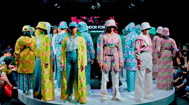 Suka Koleksi Kain Tradisional? Yuk! Berkunjung ke Plaza Indonesia Fashion Week 2018