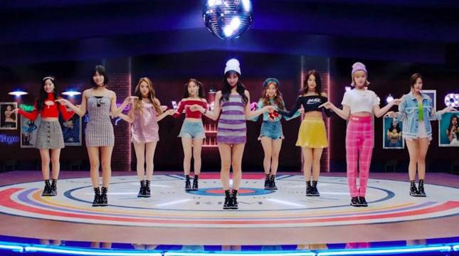 Tiga Hari Liris, Musik Video What is Love? TWICE Raih 30 Juta Penonton di YouTube