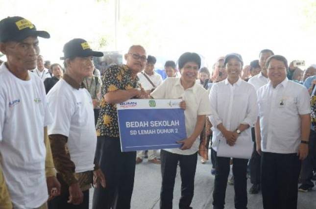 Menteri BUMN Rini Resmikan BUMDES yang Menyerap Gabah