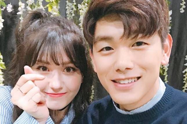 Jeon Somi Duet Kembali dengan Eric Nam Pada Program Music Bank