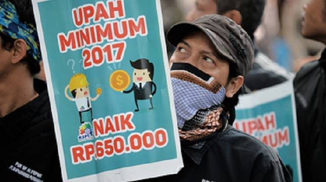 PHK Mengancam Belasan Ribu Buruh di Karawang