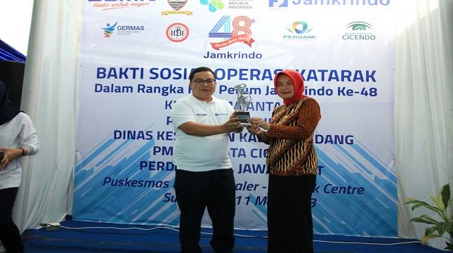  Perum Jamkrindo Berikan Bantuan Operasi Katarak Gratis di Sumedang