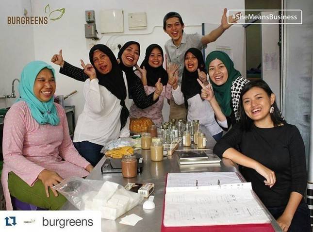 Konsep Bisnis Sosial ala Helga Angeline 'Burgreens' Beri Dampak Sosial Komunitas Petani