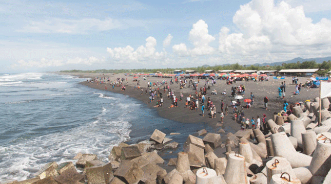 Wisata Pantai Glagah, Tujuan Utama Wisatawan Libur Lebaran