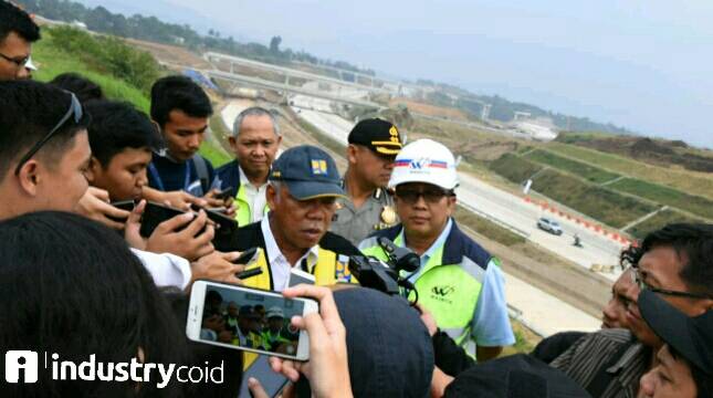 Menteri PUPR Janjikan Perbaikan Jalan Menuju Stadion Jakabaring Selesai Juli