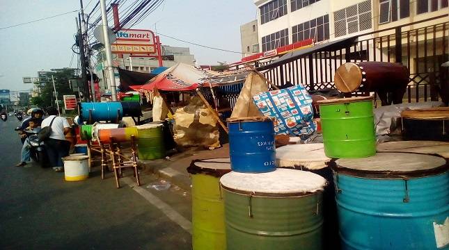 Berburu Beduk di Pinggir Jalan Menuju Pasar Tanah Abang