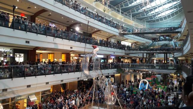 Menegangkan, Menonton Atraksi Wheel of Death di Pondok Indah Mall