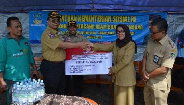 Kemensos Salurkan Bantuan 1,15 Miliar Kepada Korban Banjir Banyuwangi