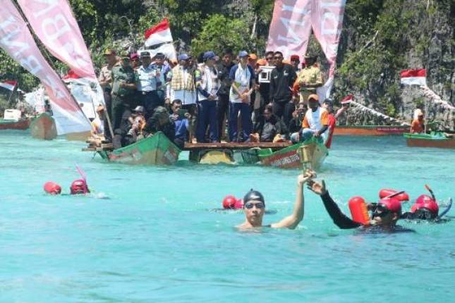 BNI Wujudkan Kirab Obor di Raja Ampat,  Akrabkan yap! di Papua