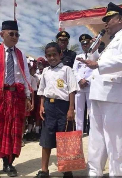 Kementerian Pertahanan Apresiasi Pelajar Atambua Pemanjat Tiang Bendera
