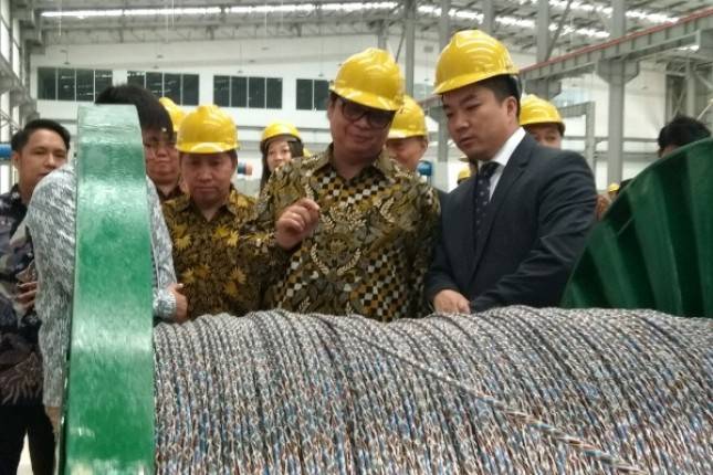 Menperin Airlangga Resmikan Pabrik Serat Optik Senilai USD 44 Juta di Karawang