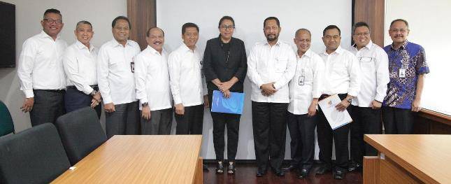 Menteri BUMN Rini Soemarno  Angkat Direksi Baru Bulog