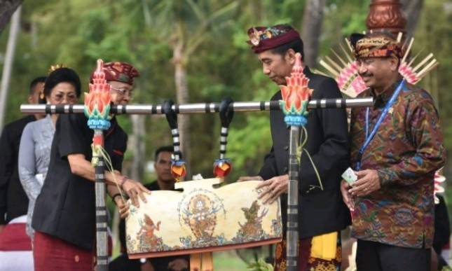 Dengan Bunyikan Okokan, Presiden Jokowi Buka Karnaval Budaya Bali
