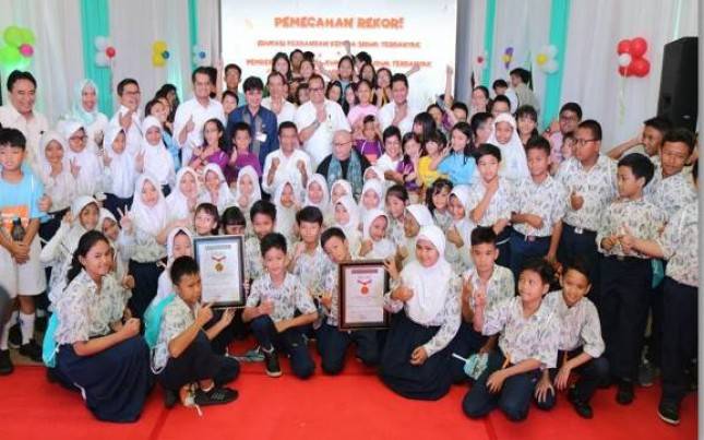 BNI Pecahkan Rekor MURI,  Ajak 3.500 Pelajar Belajar Perbankan Serentak 