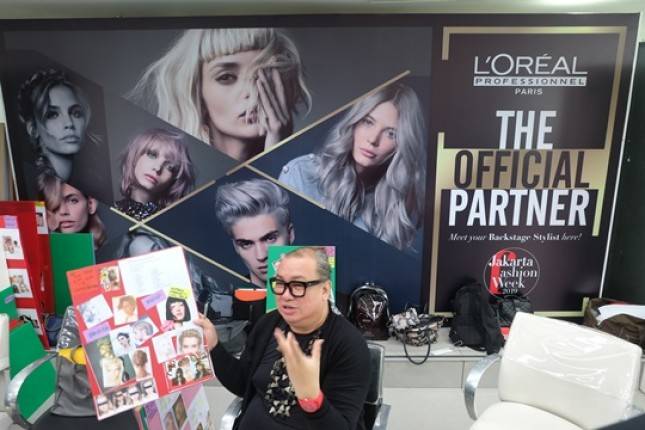 LOreal Professionnel Persiapkan 55 Backstage Hairstylist Menuju JFW 2019  