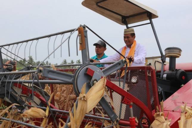 Kementan Giatkan Penggunaan Alsintan Saat Panen Raya Amankan Produksi Beras
