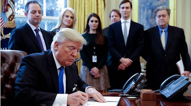Ternyata Ini Alasan Trump Pecat Direktur FBI 