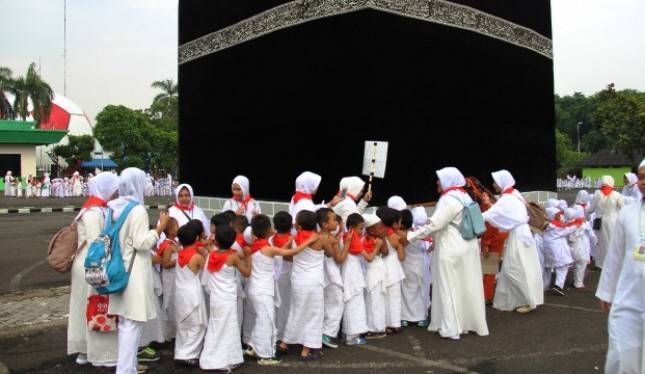 Simulasi Manasik Haji Perekat Ukhuwah Antara Santri, Guru dan Wali Murid