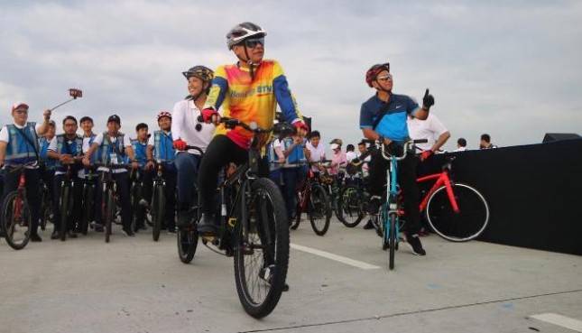 Kementerian BUMN Gowes Bareng Milenial di Tol Bocimi