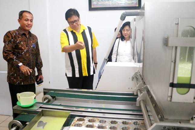 Menperin Airlangga: IKM Makanan dan Tenun di Riau Semakin Prospektif dan Kompetitif
