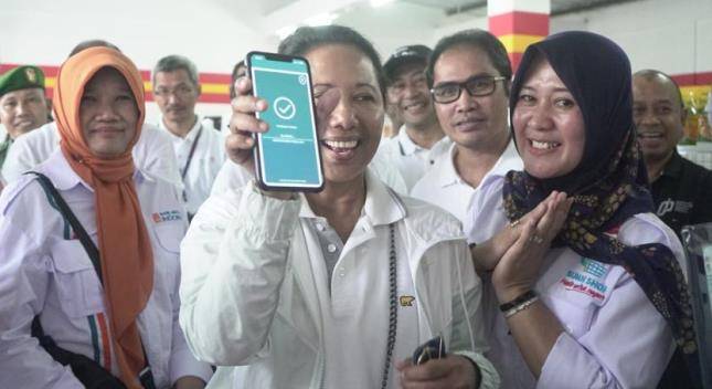 Majukan Ekonomi Desa, Menteri Rini Resmikan BUMN Shop di Sukabumi