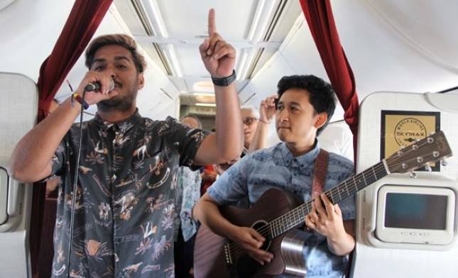 Garuda Indonesia Tampilkan Musik Akustik di Pesawat
