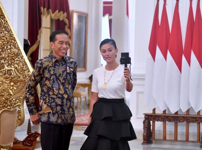 Ngevlog Bareng, Ini yang Dibicarakan Agnez Mo kepada Jokowi