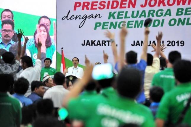 Presiden Jokowi: Pengemudi Online Tidak Terima Order Sambil Mengemudi