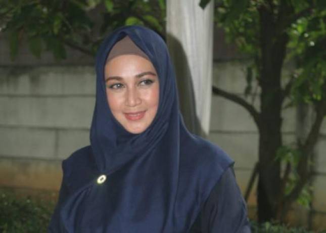 Artis Dina Lorenza Jadi Nurlela
