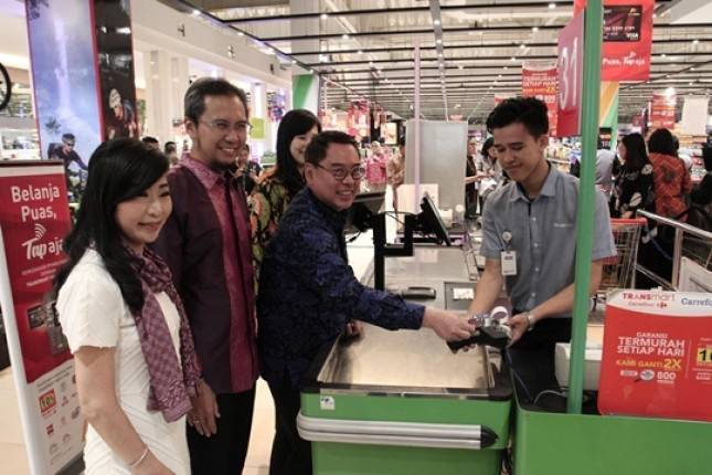 Visa-Bank Mega-Kerja Sama Terbitkan Transmart Mega Card