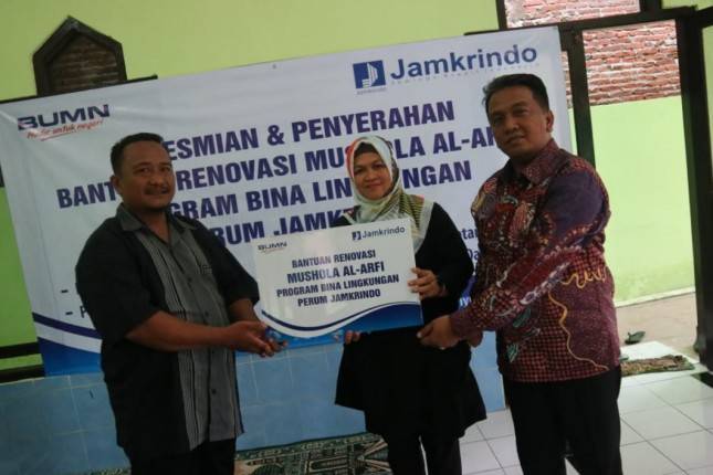 Perum Jamkrindo Berikan Bantuan Renovasi Mushola di Banyumas