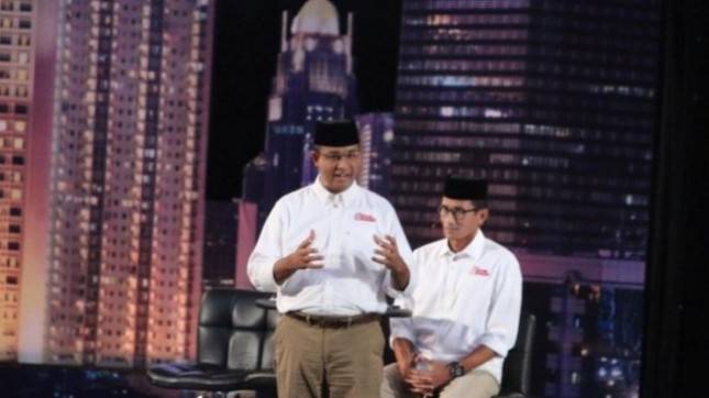 Survei, 'Politik Peci' Berhasil Bawa Anies-Sandi di Putaran Kedua