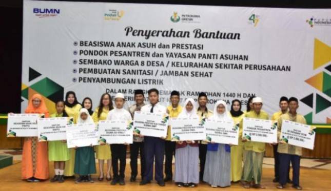 Petrokimia Gresik Salurkan Beasiswa dan Bantuan Lainnya Rp2,26 Miliar