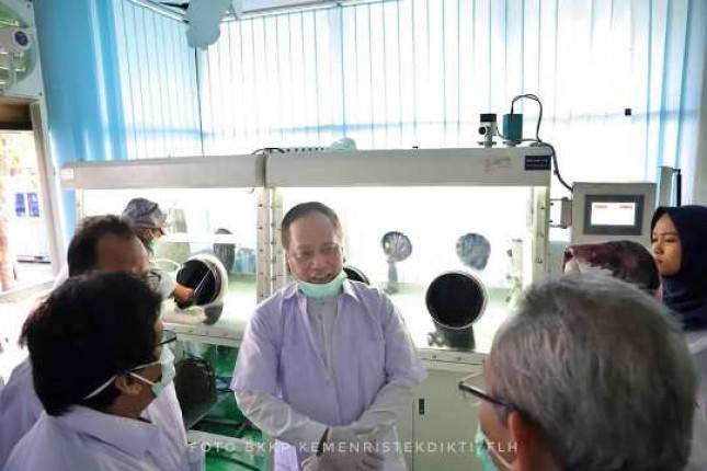 Menristekdikti Dukung Industri Motor-Mobil Listrik Nasional
