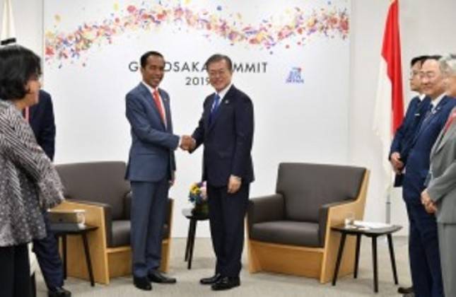 Presiden Jokowi-Presiden Moon Jae-in Sepakat Tingkatkan Kerja Sama Industri Strategis