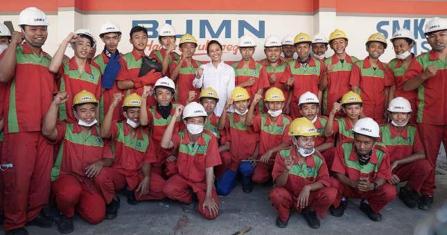 Menteri Rini: INKA Bangun Pabrik Kereta Api Terbesar se-Asia Tenggara di Banyuwangi