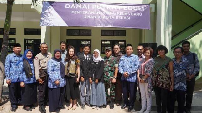 Damai Putra Group Berikan Ruang Kelas Baru di Bekasi