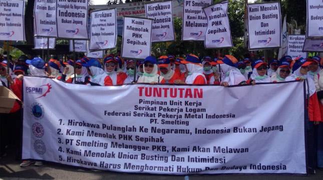 Perjuangkan Nasibnya, Ratusan Korban PHK PT.Smelting Ajak Istri Lakukan Aksi Demo