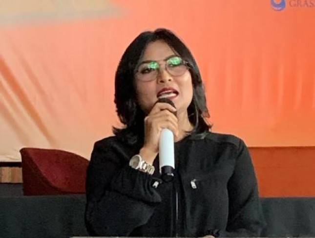 Polwan Cantik  Vivick Tjangkung  Luncurkan Buku Melawan Teror Narkoba 8 Penjuru