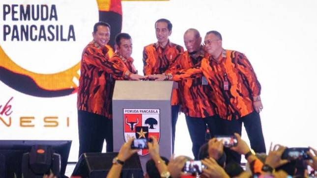 Bamsoet Bangga Presiden Jokowi dan Wapres K.H Ma'ruf Amin Menjadi Keluarga Besar Pemuda Pancasila